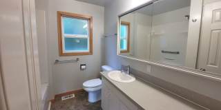 Bayview Condo 2 Bedrooms with Gas Fireplace  - S State St Gallery 47