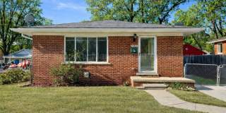 Charming 4-Bedroom Home with Spacious Backyard in Oak Park Gallery 1