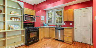 Fabulous 2bd/1.5ba Upper Fells Rowhome w/ CAC & W/D--Available 12/15 Gallery 1