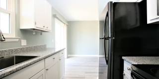 Beautifully updated 1 bedroom apartment within walking distance to the beach! Gallery 10