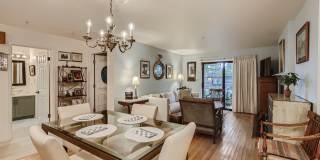 Ideal Downtown 1 BDR Close to Shops & Trails Gallery 1