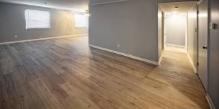 Williamsburg Square Gallery 3