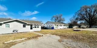 Two Bedroom Ranch Style Duplex Home in Grandview - Featuring Plenty of Natural Light, Fenced Yard, Faux Wood Floors with Refrigerator/Washer/Dryer Included! Gallery 3