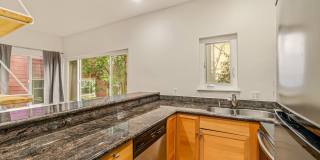1 Bedroom Apartment Next To Cal Anderson Park! *Utilities and Garage Parking Included!* Gallery 9