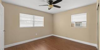 1833 Jackson Avenue Gallery 18
