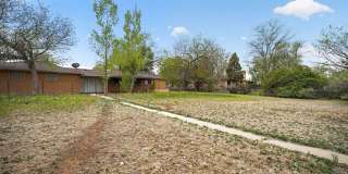 Charming 3BR House in Aurora Gallery 30