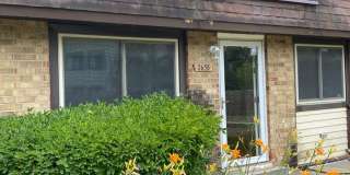 2/3 Bedroom Townhouse in Gurnee School Dist Gallery 1