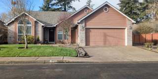Beautiful Three Bedroom in Keizer Gallery 1
