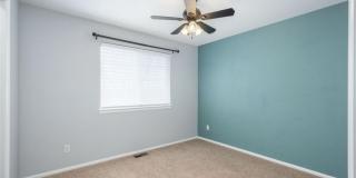 Spacious 5 BR House in Aurora Gallery 8