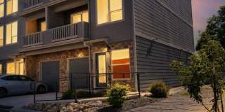Free Internet + Mountain Views! Come see this charming 3BR Townhome in Denver - Perfect for Roommates or Small Family! Gallery 1