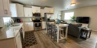 Modern 3 Bedroom 2 Bathroom Townhome Gallery 4
