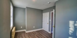 400 DOUGLAS Street NE Gallery 14