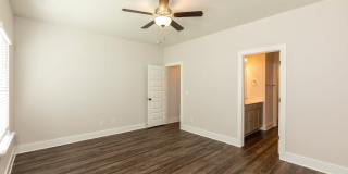 Single Family Home With Spacious Fenced Backyard! Gallery 6