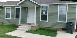 Charming 2-Bedroom, 1-Bath Duplex Near Cameron University Gallery 1
