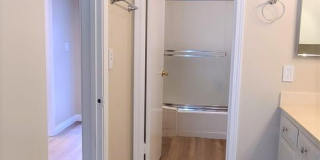 Renovated Condo - 1 Bedroom + 1 Bath.  Available Now!! Gallery 18
