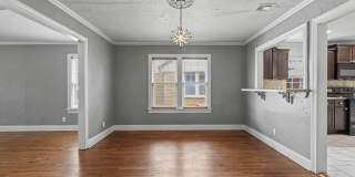 1923 North Broadway Avenue Gallery 8