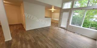 Beaverton 3 Bed 2.5ba Beautiful 2 Story Condo With 2 Car Garage, Gas Fireplace, High Ceilings & Patio! Beaverton 3 Bed 2.5ba Beautiful 2 Story Condo With 2 Car Garage, Gas Fireplace, High Ceilings & Patio! Gallery 3