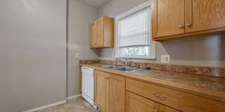 1317 South Pennsylvania Avenue | Springfield, MO 65807 COLLEGE PRE-LEASING – Fresh Interior Remodel – Walk to Campus Gallery 15