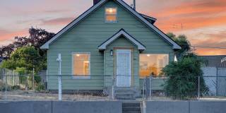 Newly Renovated 3 bedroom, 1.5 bathroom Single Family Home Available Now! Newly Renovated 3 bedroom, 1.5 bathroom Single Family Home Available Now! Gallery 1