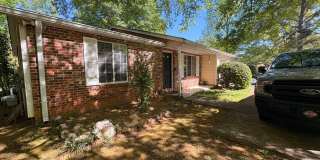 Charming 3 bed/2 bath Eastside Ranch w/ Potential early move in! Gallery 1