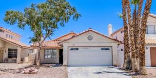 Beautiful 3 bedroom 2 bathroom home with a private pool! Gallery 1