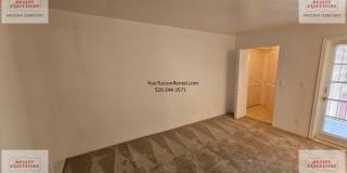 2 story Condo with 2 bedrooms a loft and 2 1/2 baths Gallery 51