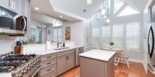 Luxury 4-bedroom - 4 bath with garage Gallery 8