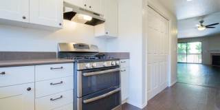 Stunning Updated 2BD/2BA Condo in Signal Hill AVAILABLE FOR IMMEDIATE MOVE IN Gallery 4