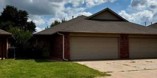 3 Bed, 2 Bath Duplex with 2-Car Garage in Gated Community – Mustang Schools! Gallery 1