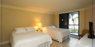 **PARK SHORE BEAUTY WALK TO VENETIAN VILLAGE ** ESPLANADE** NICE AMENITIES ** 2 BEDROOM CONDO ON THE BEACH ** Gallery 29