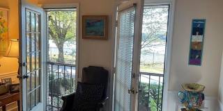 Delightful One Bedroom in the Palisades W/Private Patio, Off Street Parking, Updated Kitchen & More! Gallery 5