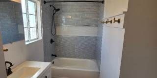 RENOVATED 2BD/1.5 BATH WITH PARKING, LAUNDRY, AND FULL H-VAC WITH MOVE IN SPECIAL!! Gallery 6