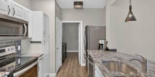Updated 3BD/3BA Townhome: Quartz Counters, Full Basement Suite/Home Theater, Central A/C Gallery 8