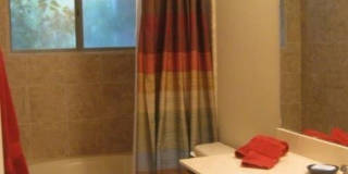 Room in 2 Bedroom Home at Sunpointe Dr Gallery 9