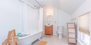 1123 W Huron Street Gallery 40