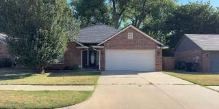 Luxurious and Spacious 3 Bedroom Home in Mustang School District Gallery 1