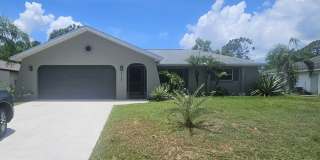 Port Charlotte fenced back yard home Gallery 1