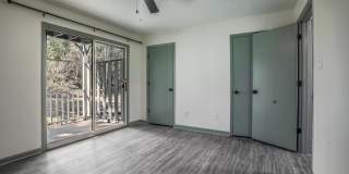 Camden Pointe Apartments Gallery 28