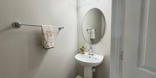 Spacious Townhome in Central Location! Gallery 16