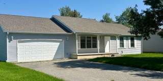 5 bedroom 3 bath home in Belgrade with attached double garage Gallery 1