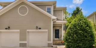 Light filled 2 bed, 2.5 bath townhome with garage minutes from UNC Light filled 2 bed, 2.5 bath townhome with garage minutes from UNC Gallery 1