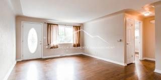 1/2 Duplex with Central AC and Fenced Yard Gallery 4