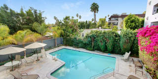 Spacious & Bright 3BR Condo with Bonus Room, Secured Parking & Hollywood History! Gallery 23
