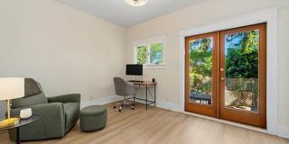 Spacious Ravenna Craftsman! Gallery 13