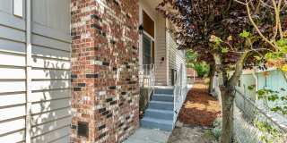 Fully Renovated 3BD Upper Duplex with Garage & Garden in West Seattle Gallery 4