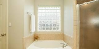Beautiful, Spacious 4 bedroom Home for Rent! Gallery 16