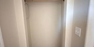 PETS ALLOWED - GREAT UNIT BETWEEN MEDFORD AND CENTRAL POINT AVAILABLE NOW Gallery 4