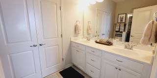 Great end unit in Waters Edge! Master on the main! Gallery 12