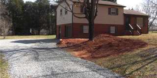 3 Bed 1.5 Bath w/ 1 car Garage Gallery 1