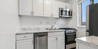 Quebec House Gallery 44